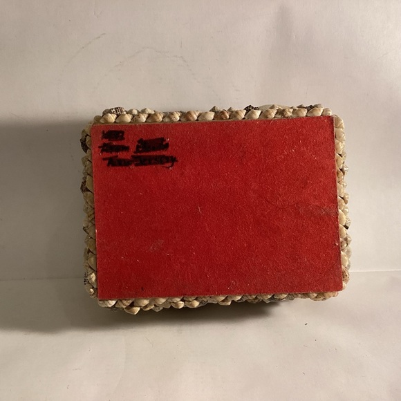 Vintage shell covered box - Picture 9 of 9